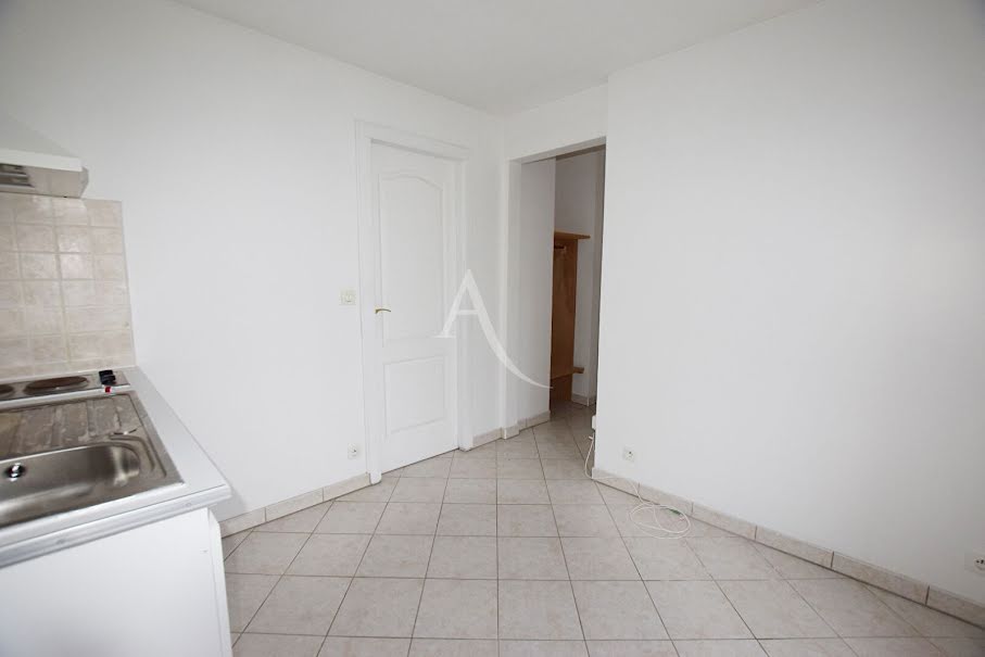 Location  appartement 1 pièce 27.3 m² à Rampillon (77370), 495 €