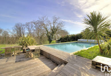 Maison avec piscine et terrasse 1