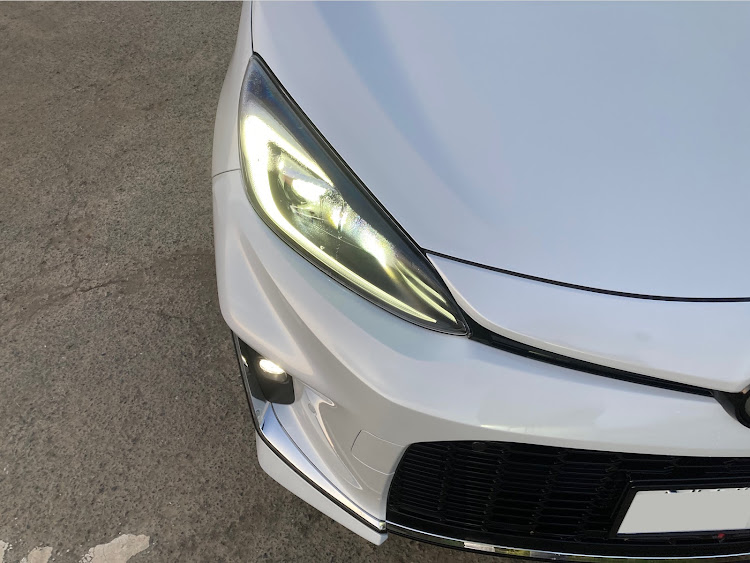 アクアのアクアGRスポーツ・ニュルスペックVS・朝日とコラボ・愛車の半顔が見たいに関するカスタム事例の投稿画像1枚目