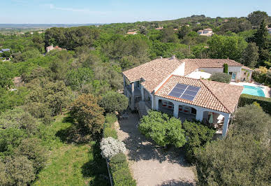 Propriété avec piscine et jardin 4