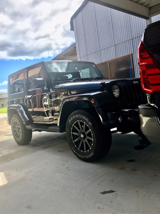 ラングラーのsuv好きと繋がりたい・jeepラングラー・jk38s・KMC wheelに関するカスタム事例の投稿画像1枚目
