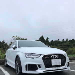 RS3 セダン