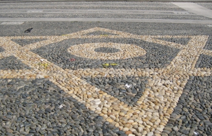 Triangoli in strada di aeglos