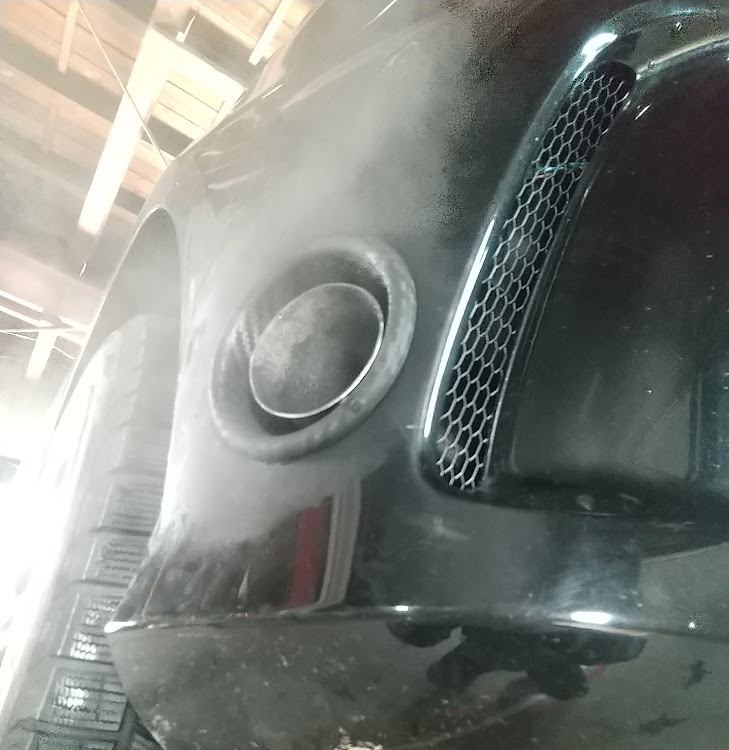Aクラスの#ファクトリーショップ 風・#サイドマフラー・#A45 AMG・#A45 W176・#サイド出しマフラーワンオフに関するカスタム事例の投稿画像1枚目