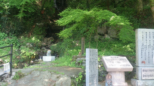 野口雨情碑