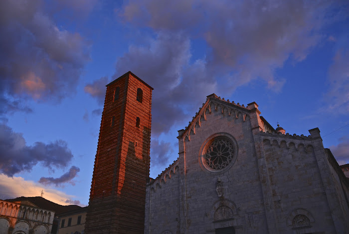 Tramonto e nuvole a Pietrasanta, Lucca, Toscana