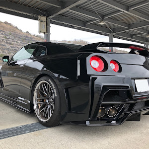 NISSAN GT-R