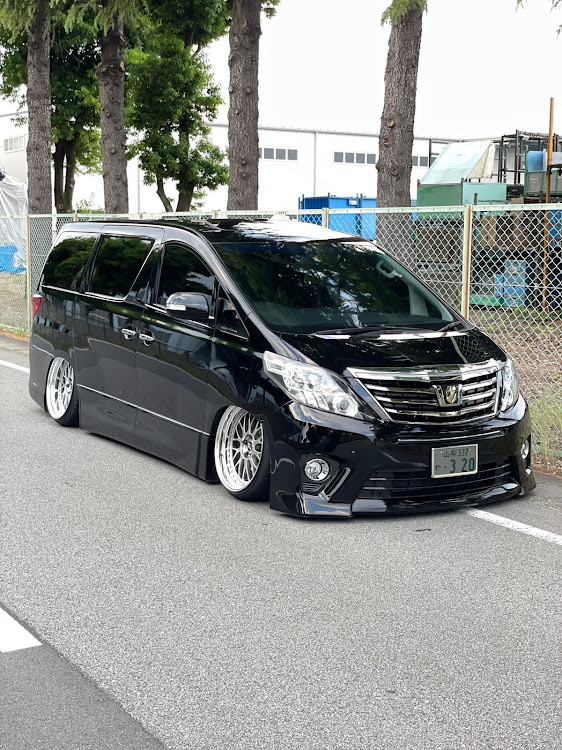 アルファードのASAKAWA CO LTD ☆☆☆・低いようで低くない丁度良い高さ・#生脚・純水洗車・低そうで低くない少し低い車に関するカスタム事例の投稿画像3枚目