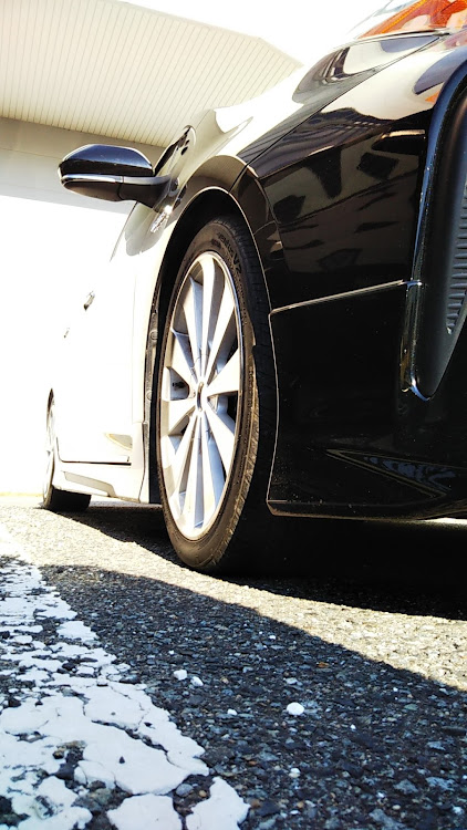 プリウスのRS-R Ｔi2000・不純ベタ仕様・ロクサーニ・珍しく連続本能日・Ｉ❤️PRIUS❤️に関するカスタム事例の投稿画像1枚目