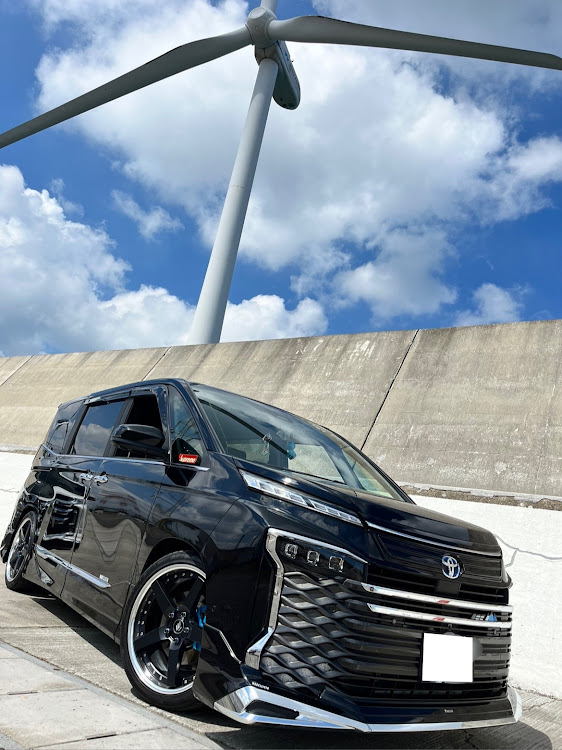 ヴォクシーの2024ベストショット6月・90ノアヴォクシー・モデリスタ・workwheels・ワークしか勝たんに関するカスタム事例の投稿画像1枚目