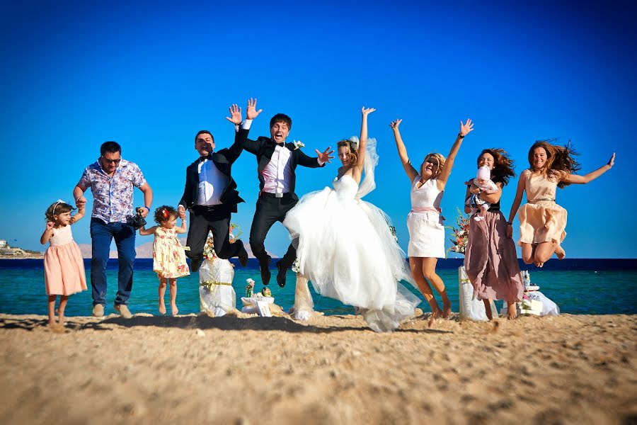 Fotógrafo de casamento Yuliya Karrara (yuliyacarrara). Foto de 25 de fevereiro 2015