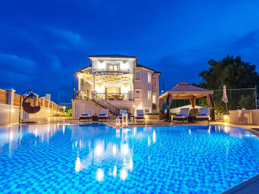 House with pool 1