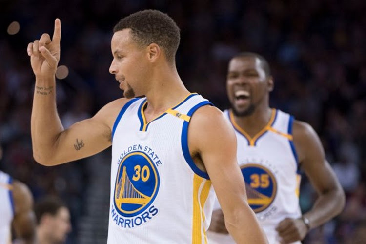 Curry en Durant loodsen hun team naar eerste zege in de play-offs