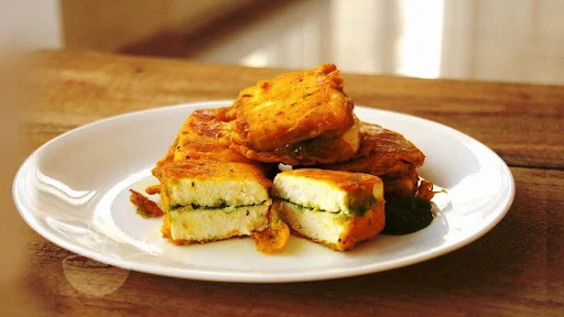 Paneer Pakoda [6 Pieces]