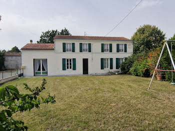 maison à Saint-Coutant-le-Grand (17)