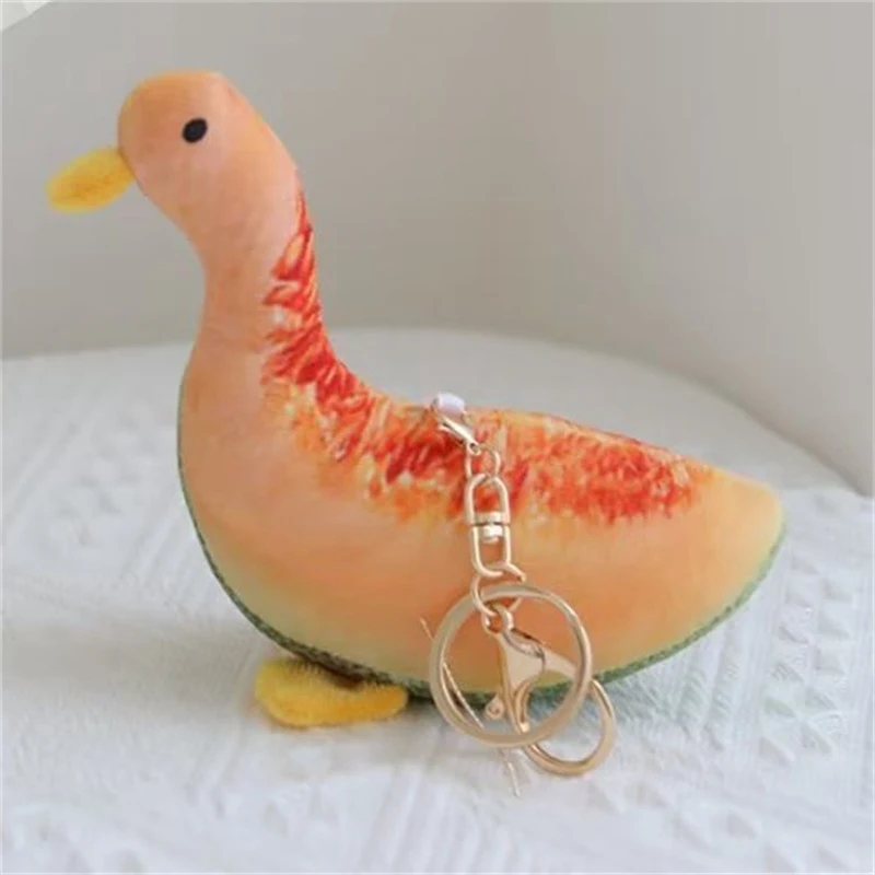 Porte-clés Rencontre Canard Banane avec pendentif. L'accessoire parfait pour les couples, alliant originalité et tendresse. Idéal pour les rendez-vous!
