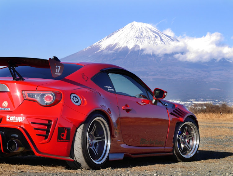 86のEat up⤴・ロケットバニー・やっぱりお尻は大事・富士山・大吉に関するカスタム事例の投稿画像1枚目