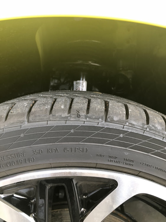 スイフトスポーツの車高調整に関するカスタム事例の投稿画像3枚目
