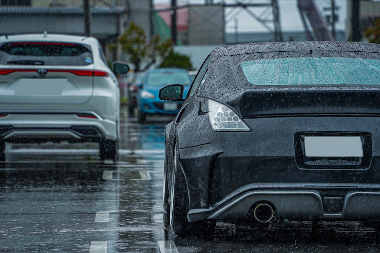 フェアレディZのz33・ヤミ取引・雨☔・○○カヤック買うってよ・板金塗装修理に関するカスタム事例の投稿画像2枚目