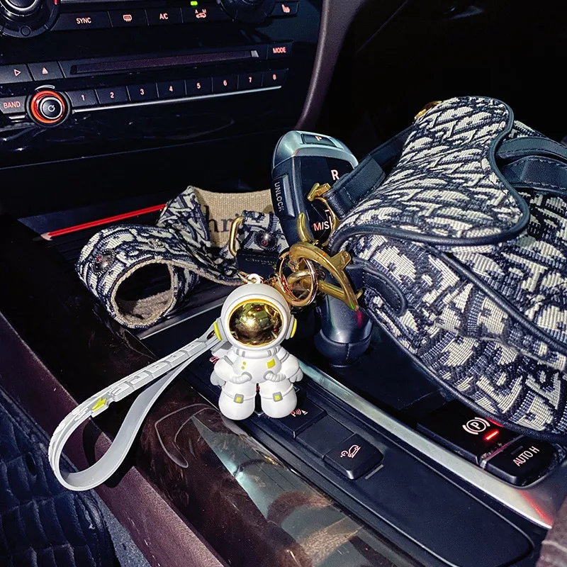 Cartoon Cooler Astronaut Tropfen Delicate Keychain — Dein cooler Schlüsselanhänger, der Deine Schlüssel stilvoll und einzigartig hält.
