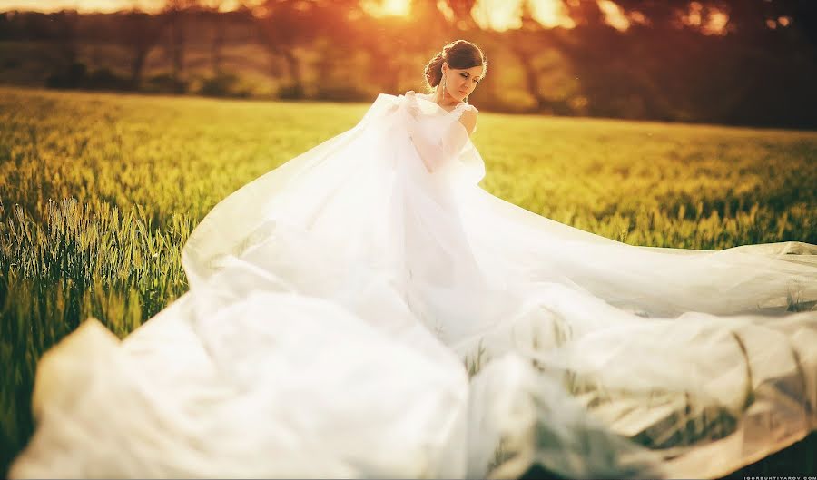 Wedding photographer Igor Bukhtiyarov (buhtiyarov). Photo of 22 December 2013