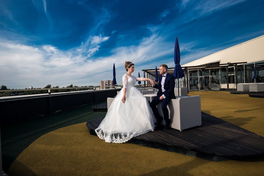 Jurufoto perkahwinan Aleksey Ozerov (photolik). Foto pada 13 Disember 2017