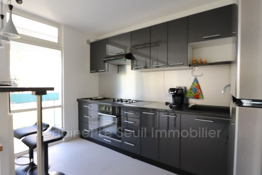 Location meublée appartement 4 pièces 71 m² à Apt (84400), 896 €