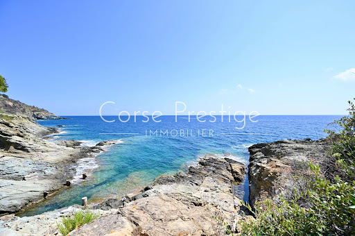 Villa avec piscine et terrasse 2