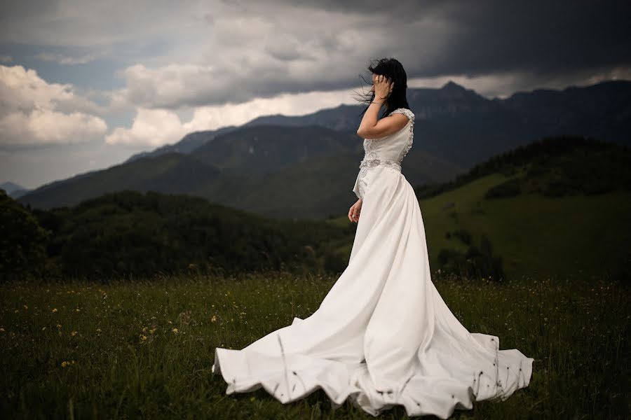 Fotografo di matrimoni Silviu Nita (jurnalfotografic). Foto del 18 luglio 2019