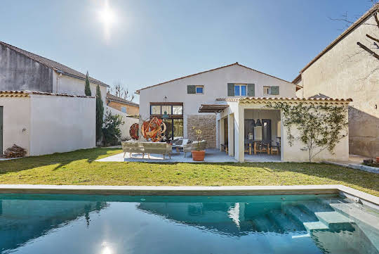 House with pool and garden