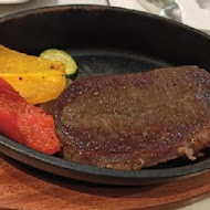 LE SAGE Steak Bistro 茱莉金牛排餐酒館