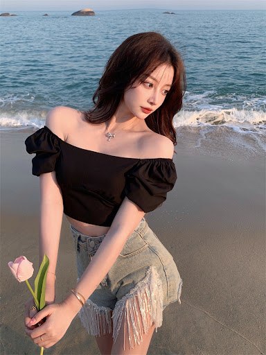 Title 7, Resort-style Lace-up Square-neck Puff-sleeve Top