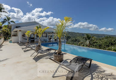 Villa with pool and garden 5