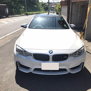 M4 クーペ F82