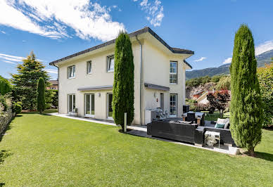 House with garden and terrace 2