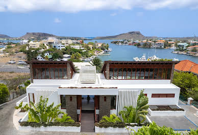 Maison avec terrasse 1