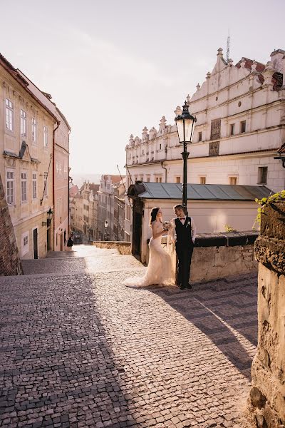 Fotografo di matrimoni Alena Dolgopolova (alenainsolence). Foto del 3 ottobre 2019