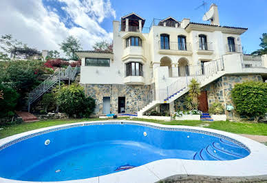 Maison avec piscine et terrasse 19