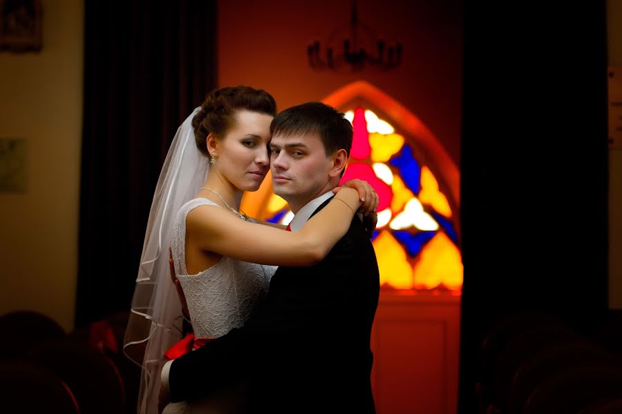 Fotógrafo de casamento Oleg Velichko (ovelichko). Foto de 11 de abril 2015