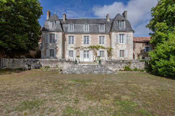 château à Poitiers (86)