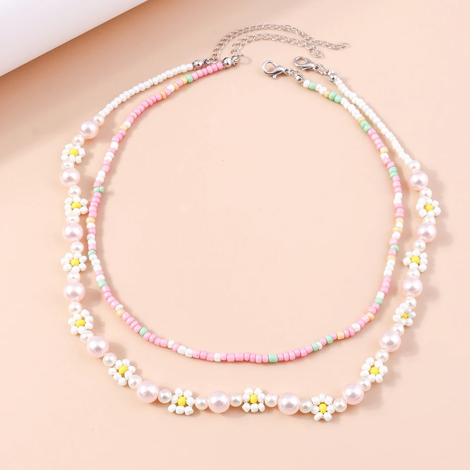 Damesketting met kleurrijke, veelzijdige parelrijst kralen. Uniek design, past bij elke outfit. Een elegante en stijlvolle accessoire.