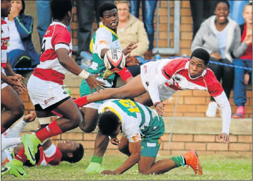 ATTACK MODE: Hudson Park’s Tomson Akioyame manages to get the ball away during a game against rivals Stirling at the weekend. Hudson won 41-23 Picture: ALAN EASON