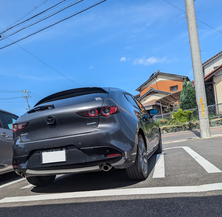 MAZDA3の晴れの休日・マツダ・バーガンディセレクション・ディーゼルに関するカスタム事例の投稿画像1枚目