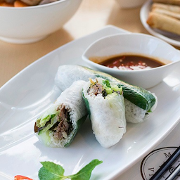 Beef with Betel Leaves Rice Paper Roll