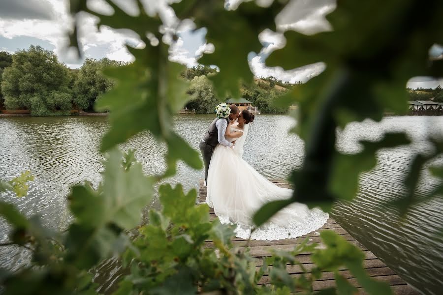 Wedding photographer Konstantin Anoshin (kotofotik). Photo of 16 July 2019