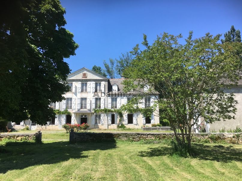 Vente château 10 pièces 500 m² à Ger (64530), 595 000 €