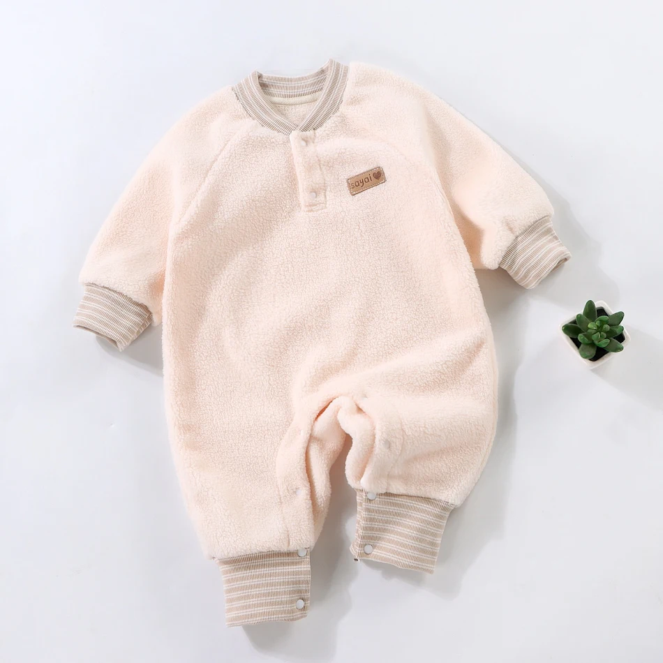 Cloud Velvet dikke, warme onesie met lange mouwen voor thuis. Ultiem comfort en warmte voor ontspannen avonden.
