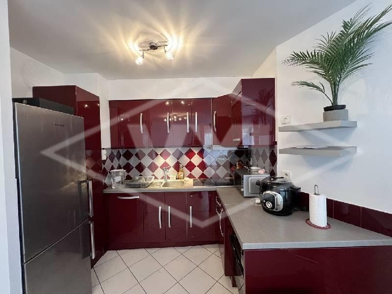 Vente appartement 2 pièces 45 m² à Combs-la-Ville (77380), 164 000 €