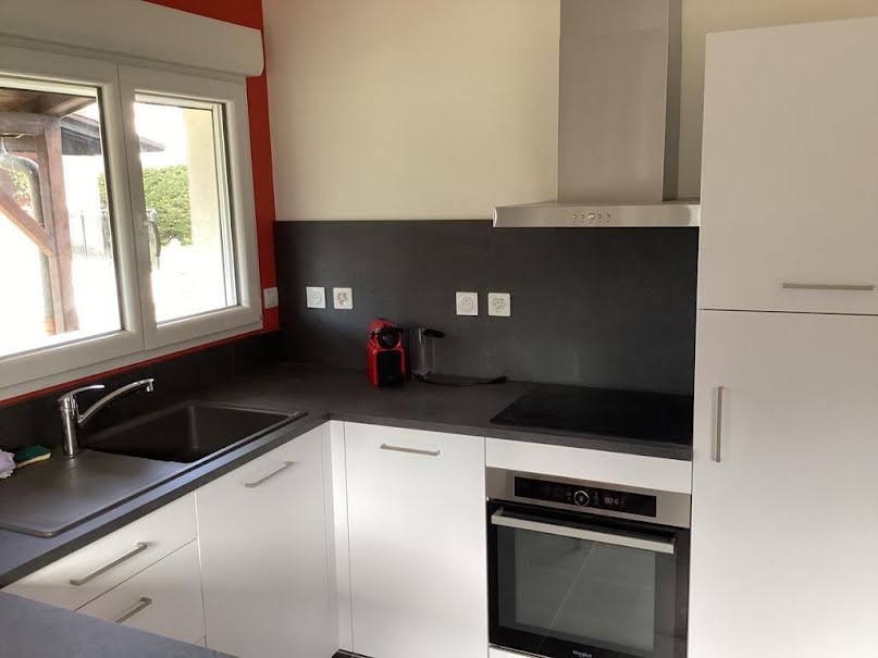 Location  appartement 1 pièce 21 m² à Yvoire (74140), 890 €