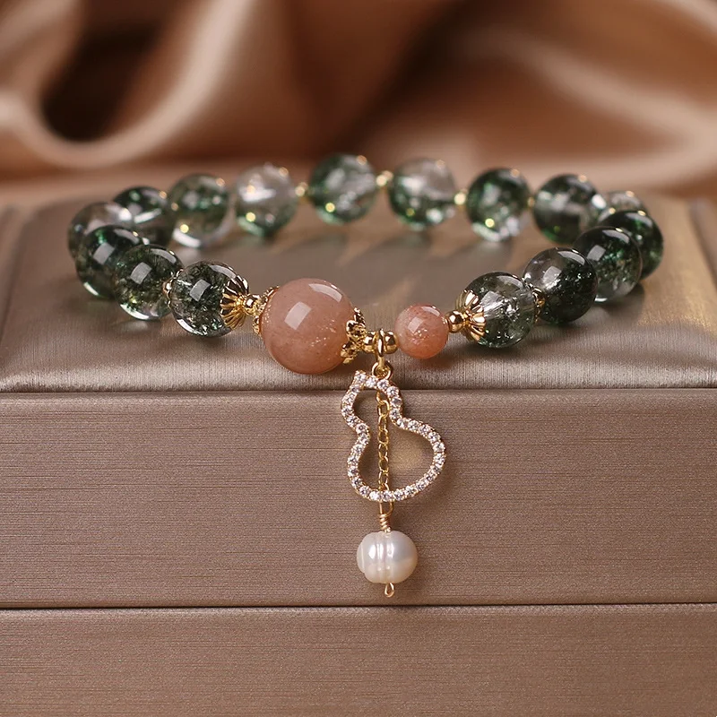 Bracelet en cristal de quartz fantôme vert pour femme, design spécial gourde Fu Lu, pour chance et protection, élégant et spirituel.
